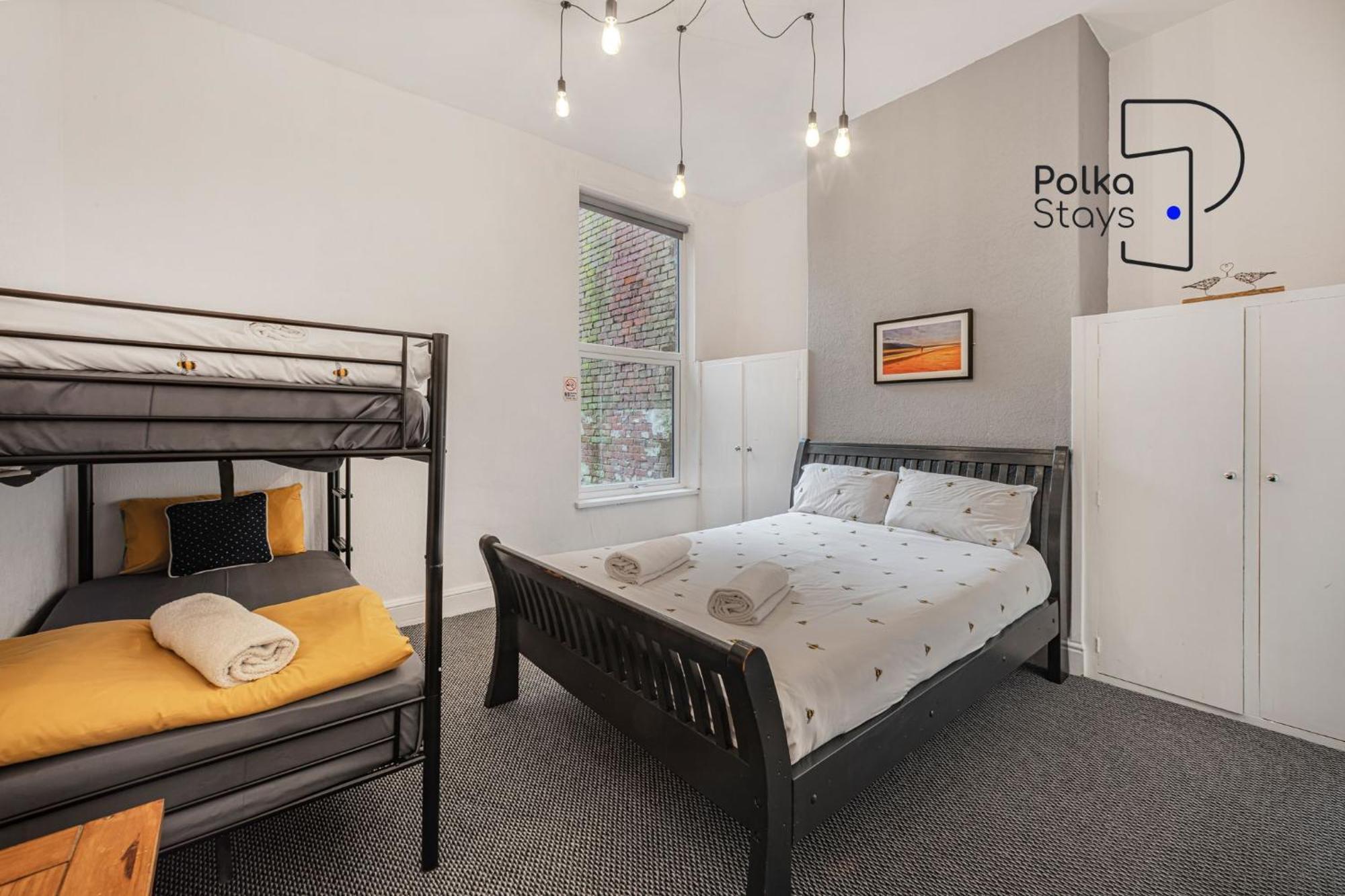 Polkadot Winter Gardens - Large Modern Apartments In Blackpool By Polkastays Екстериор снимка