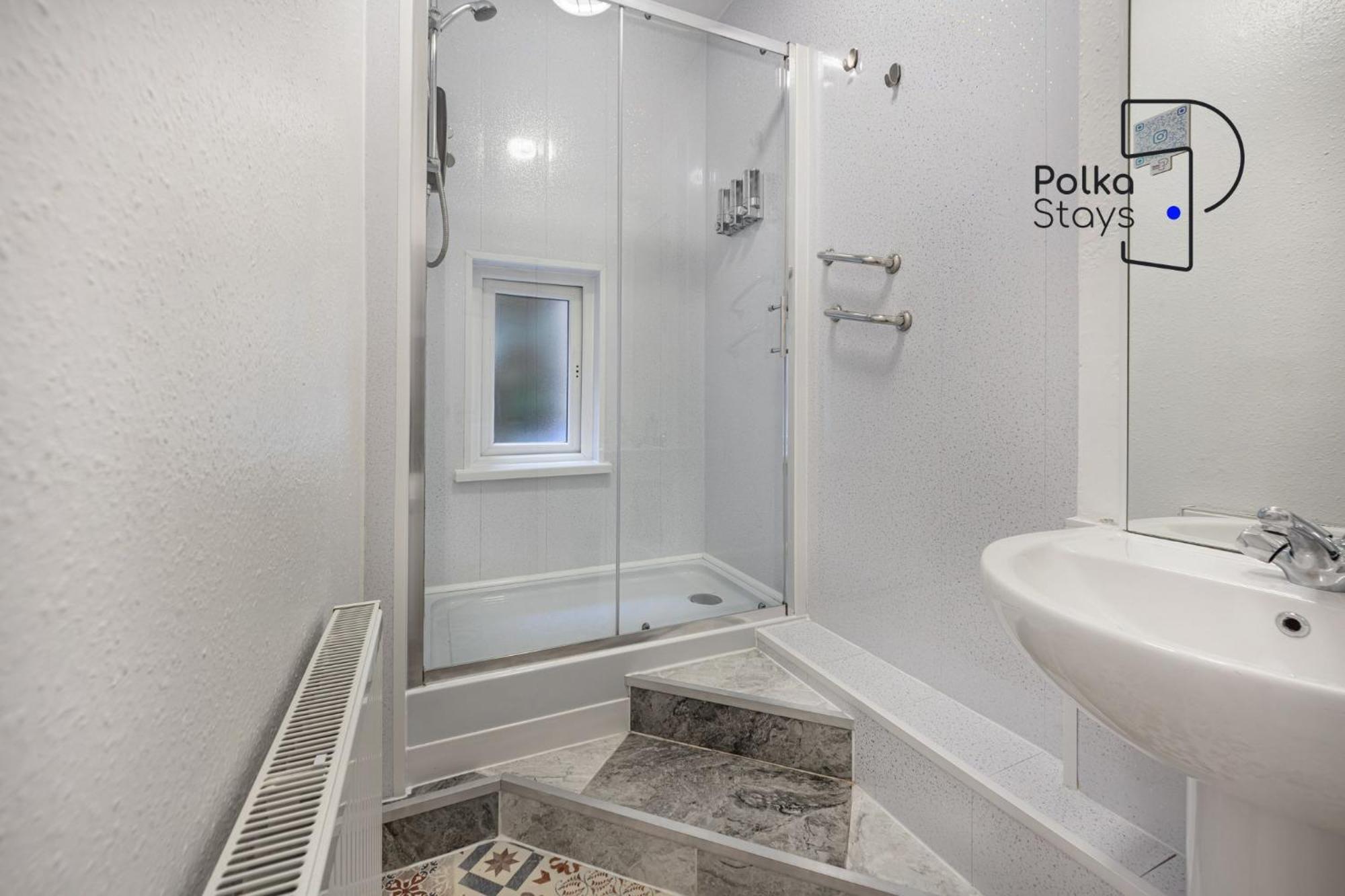 Polkadot Winter Gardens - Large Modern Apartments In Blackpool By Polkastays Екстериор снимка